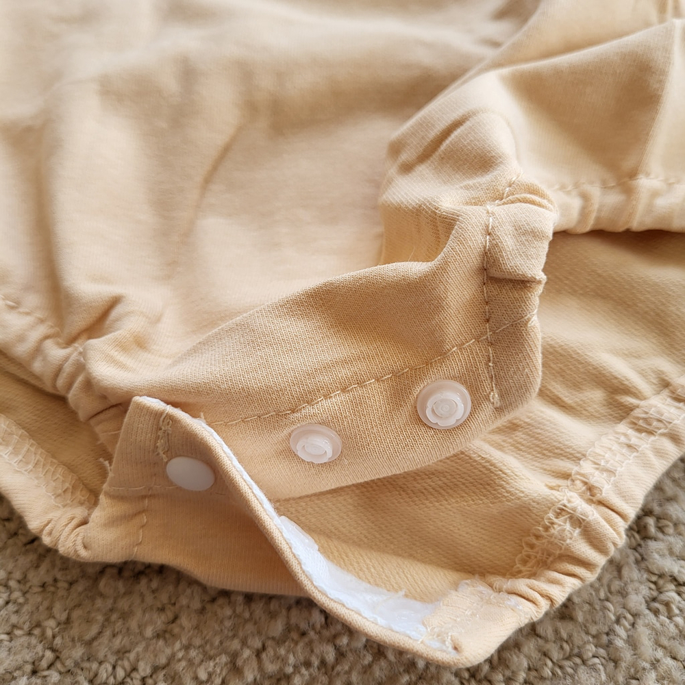 Unisex Baby Long Sleeve “Santa Baby” Christmas Bodysuit – Beige – NWOT - Picture 4 of 6